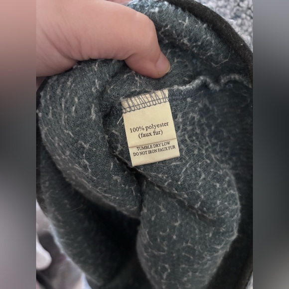 ✨Women’s Dylan Solid Frosty Tipped Drop Shoulder Crew Sweater Size Small - Picture 9 of 9